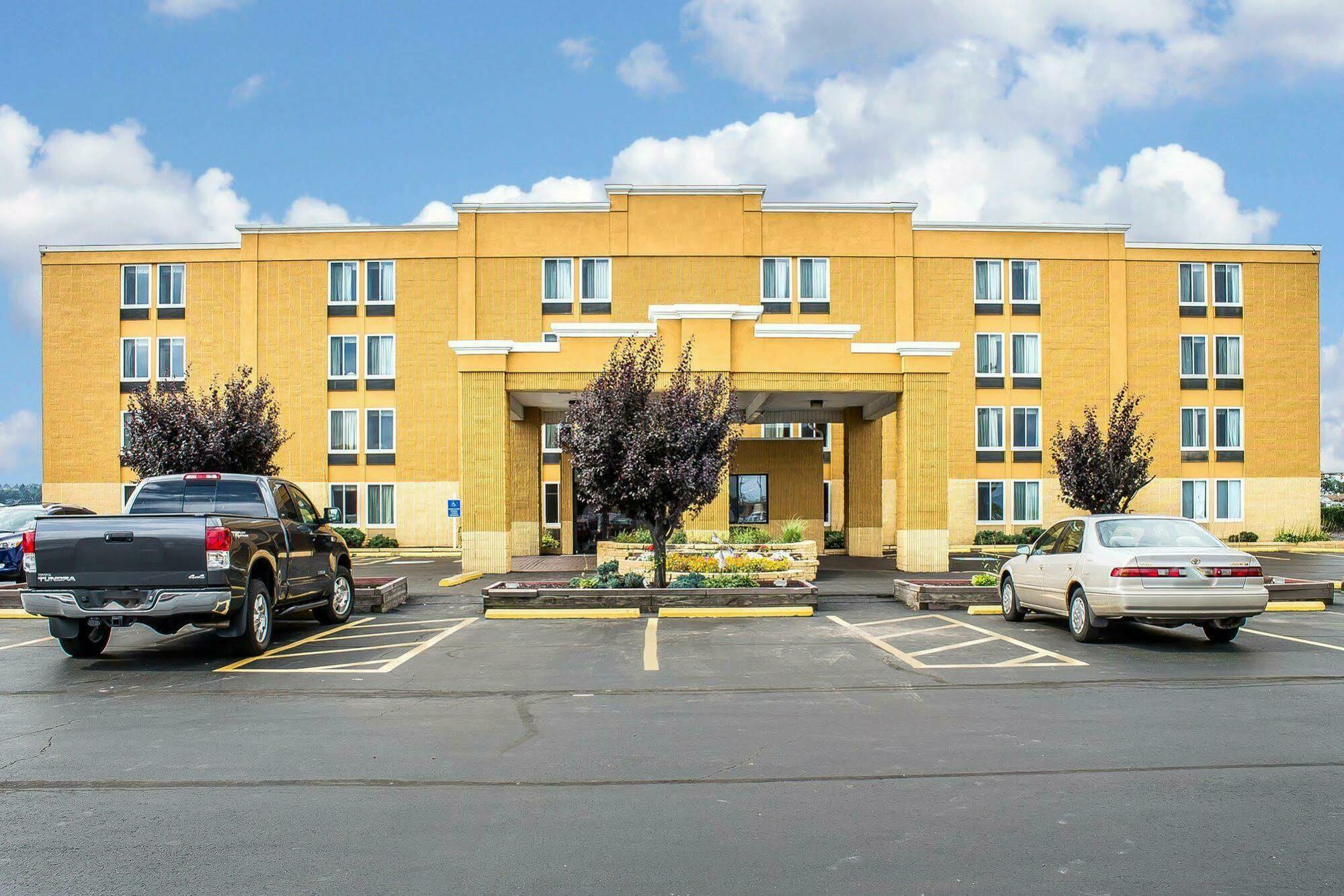 Baymont By Wyndham Scranton Dunmore Ngoại thất bức ảnh